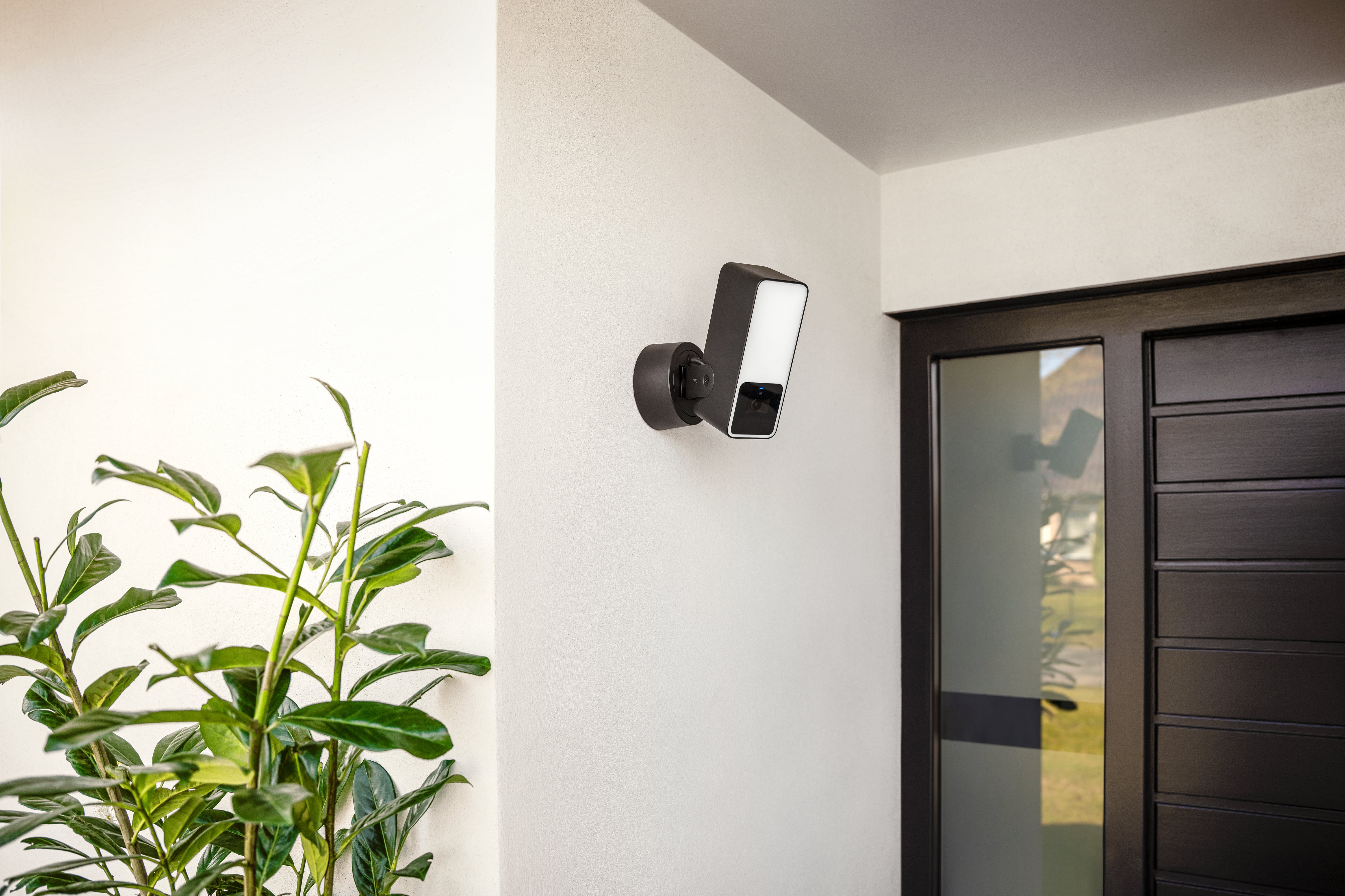 Eve Outdoor Cam: A great HomeKit webcam and spotlight fixture - Stacey on  IoT